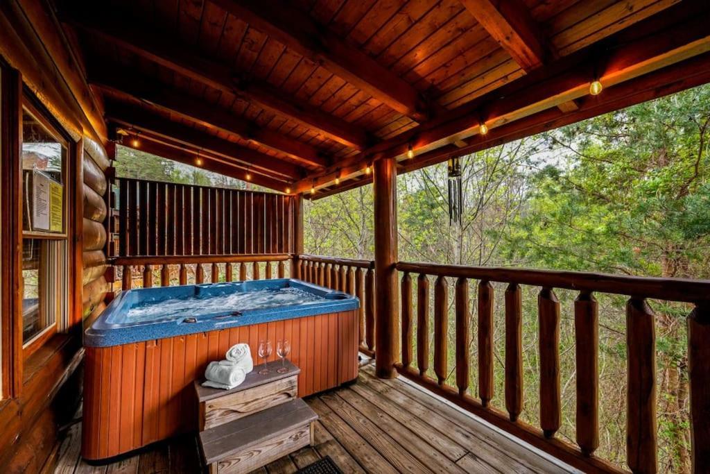 2-Bedroom Cabin With 2 Master Suites, Loft, Half-Bath And Hot Tub In A Serene Resort Setting Sevierville Exterior photo