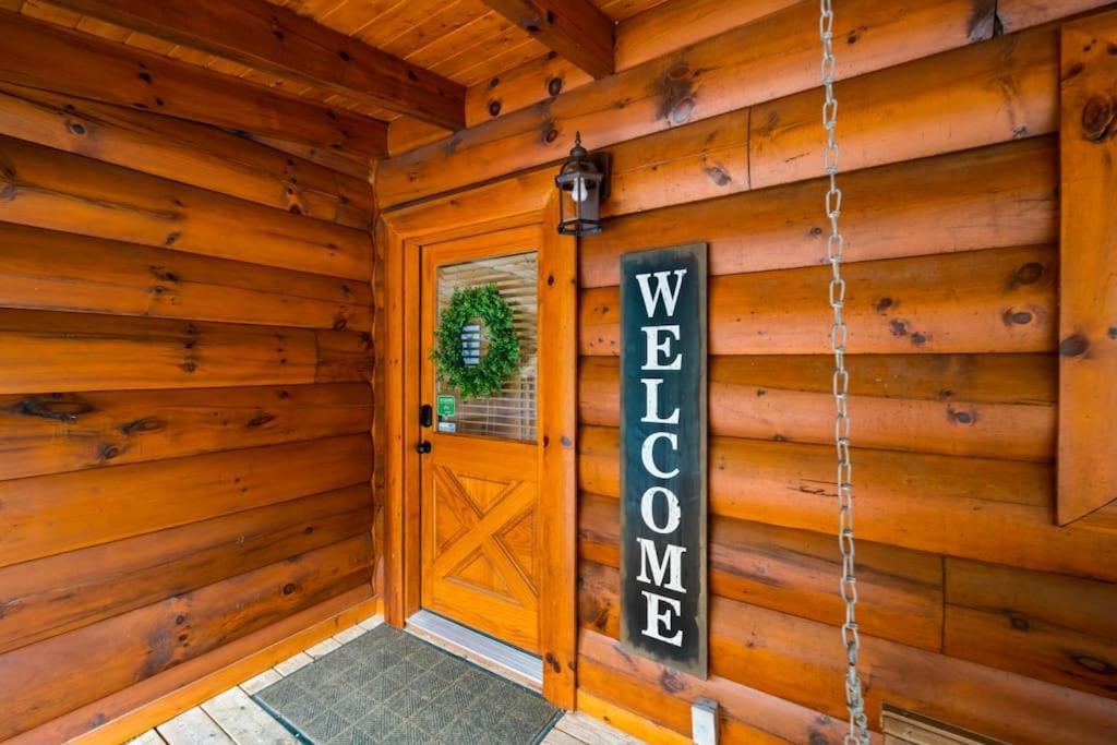 2-Bedroom Cabin With 2 Master Suites, Loft, Half-Bath And Hot Tub In A Serene Resort Setting Sevierville Exterior photo