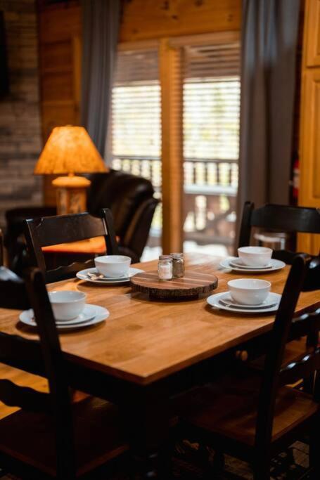 2-Bedroom Cabin With 2 Master Suites, Loft, Half-Bath And Hot Tub In A Serene Resort Setting Sevierville Exterior photo