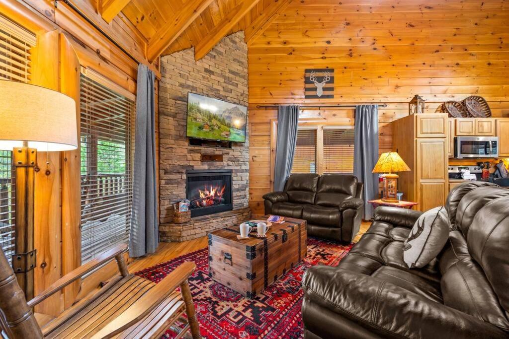 2-Bedroom Cabin With 2 Master Suites, Loft, Half-Bath And Hot Tub In A Serene Resort Setting Sevierville Exterior photo
